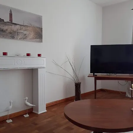 Apartment In Mit Kleiner Terrasse